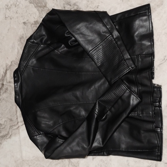 Leather jacket - Picture 3 of 3